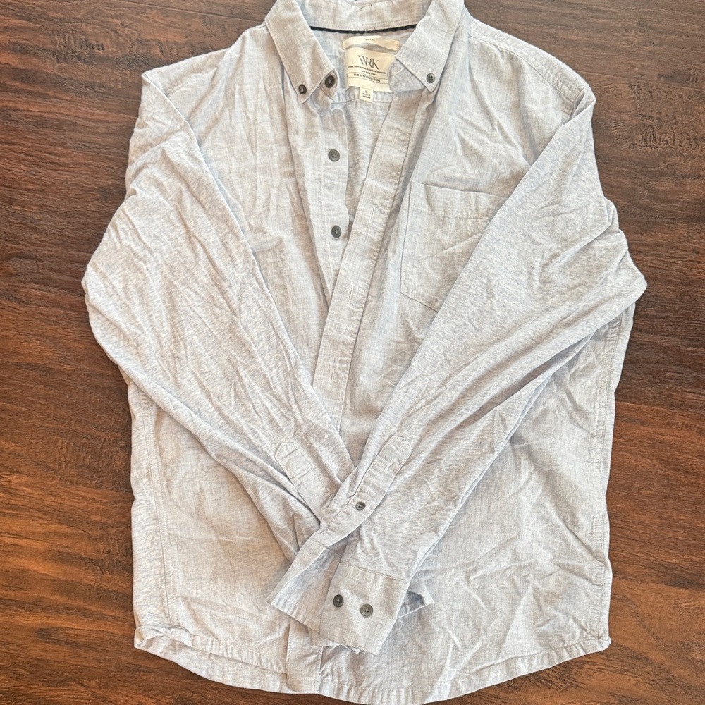 Men's Casual Light Gray Button-Down Shirt